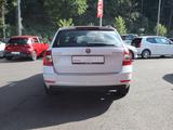 Skoda Octavia Combi 1.6 TDI Drive Navi DAB Sitzheizung - Skoda Octavia mit Diesel-Antrieb: Kombi, 1.6