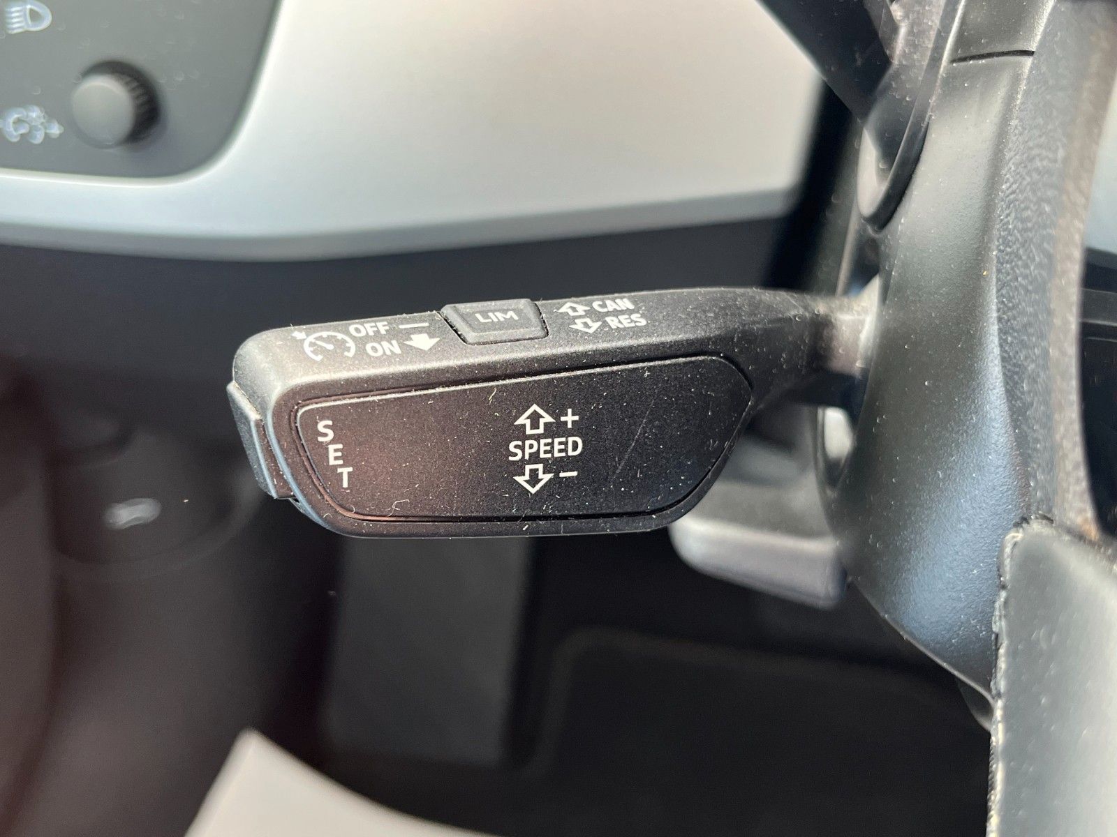 Fahrzeugabbildung Audi A4 Avant 35 TDI basis Aut. Navi LED 1.HAND PDC