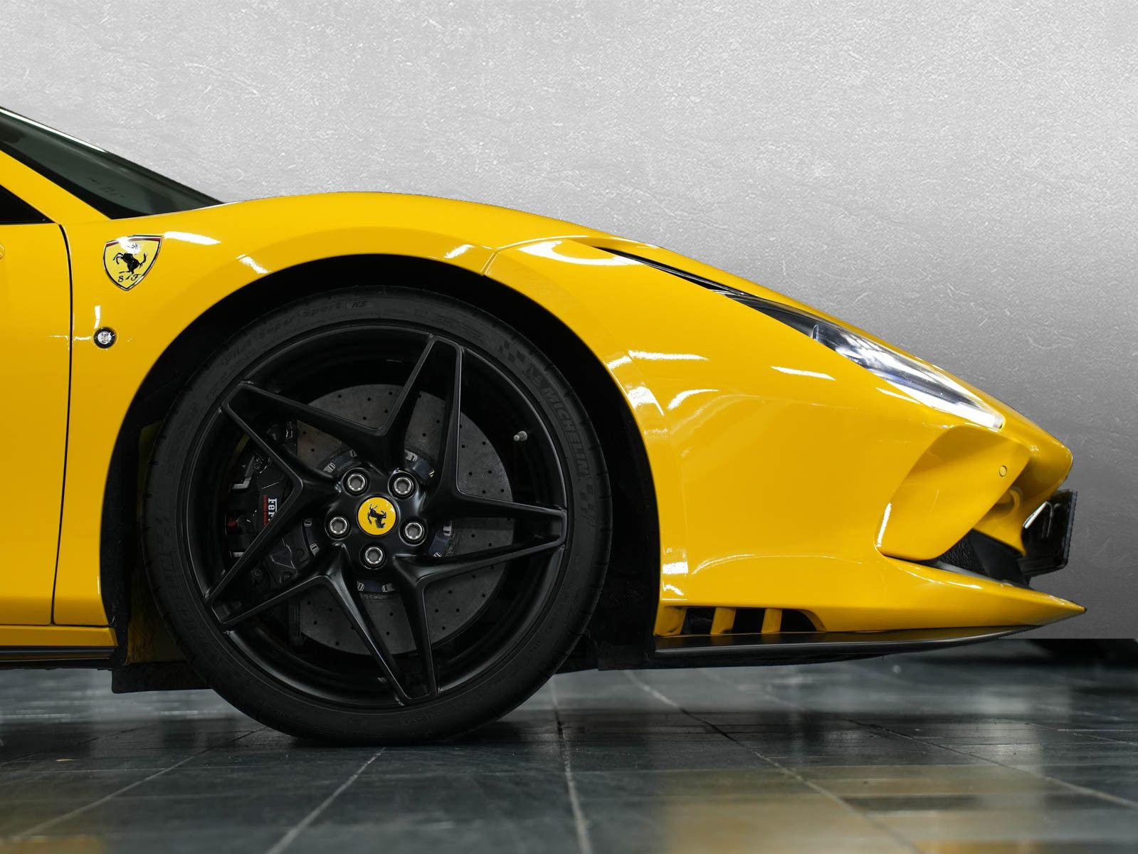 Fahrzeugabbildung Ferrari F8 Spider - Carbon! |Racing Sitze|JBL|BF-Display