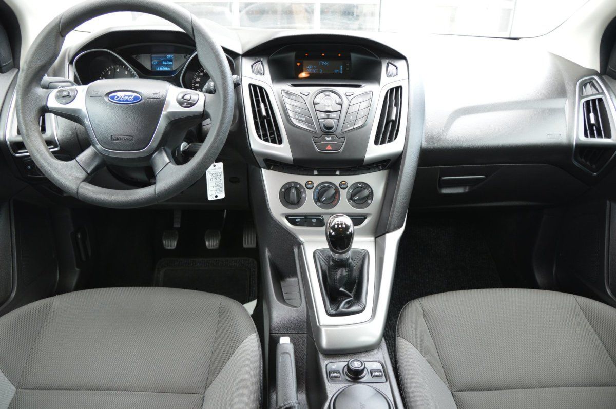 Fahrzeugabbildung Ford Focus Turnier   Trend SHZ Frontscheibenheizung