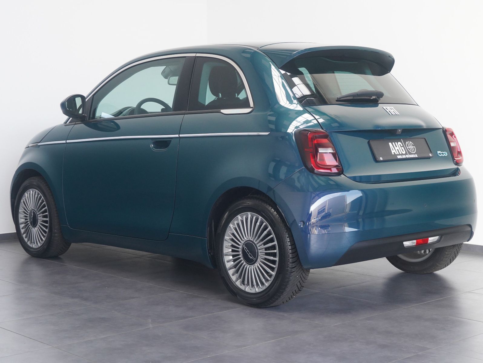 Fahrzeugabbildung Fiat 500e 87KW/42kWh/DC-LADEN/CARPLAY/DAB/SOH/KAMERA