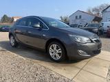 Opel Astra J 1,4 Innovation Sportsitze Sport Lenkrad - Opel Astra: Limousine, J