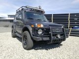 Lada Niva 4x4 Klima LED AHK Offroad Räder Frontbügel