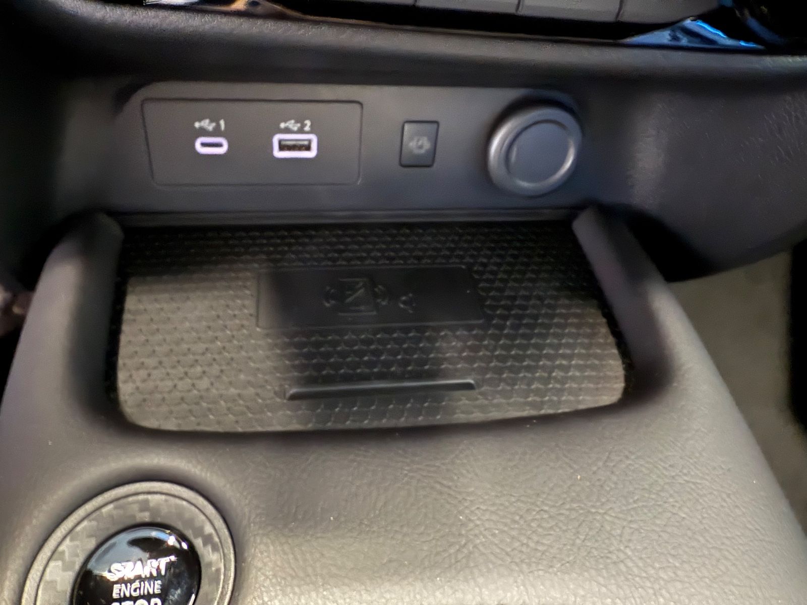Fahrzeugabbildung Nissan Juke N-Connecta MT - Navi, Winter-P., Teilleder