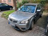 Kia Rio 1.4 Attract - Kia Rio Attract mit Benzin-Antrieb