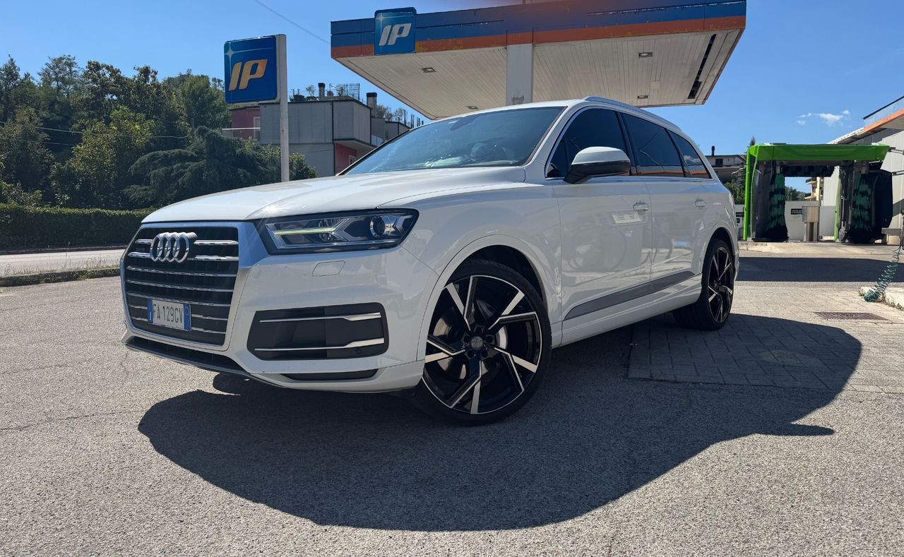 Audi Q7 - 1