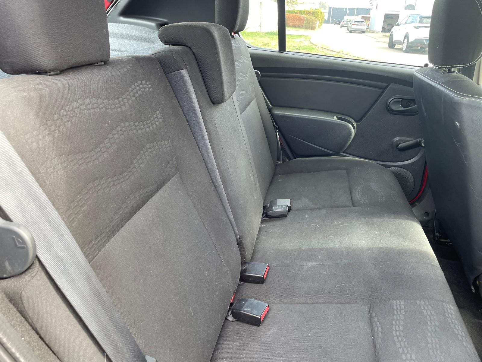 Dacia Sandero 2010 — photo 12