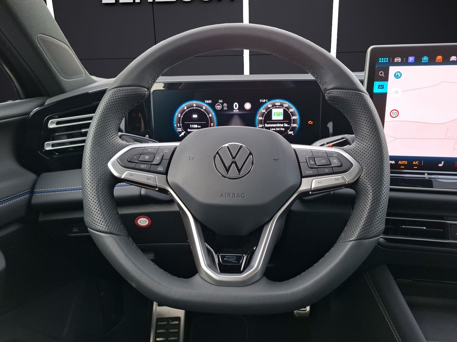 Fahrzeugabbildung Volkswagen Tiguan eTSI R-Line DSG Standhzg Matrix AHK Navi