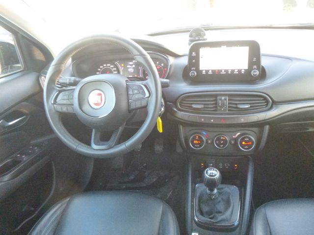 Fahrzeugabbildung Fiat Tipo 1,4 T-Jet Kombi S-Design >NAV/KAM/PDC/Sitzh