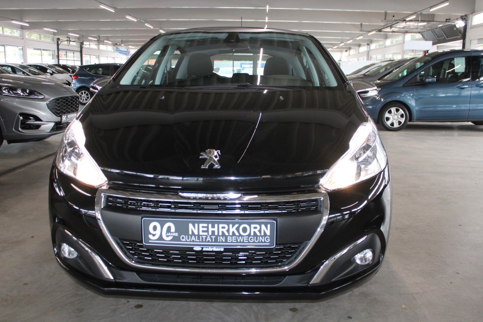 Fahrzeugabbildung Peugeot 208 Signature 110 Aut. Klimaauto PANO SHZ Allwet