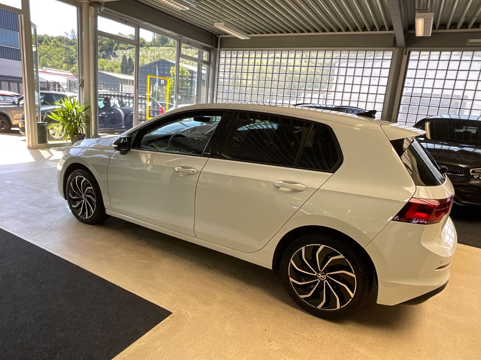 Fahrzeugabbildung Volkswagen Golf VIII Lim. United eTSI