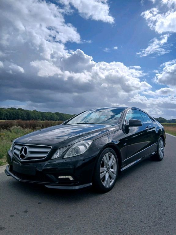 Image of Mercedes-Benz E 220