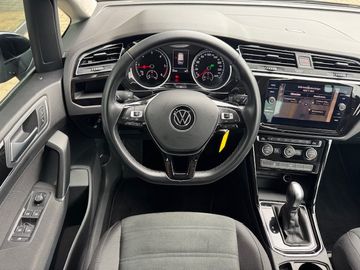 Bild 8 VW Touran Highline 2.0 TDI DSG AHK Navi Standheiz.