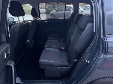 Volkswagen Touran - 12