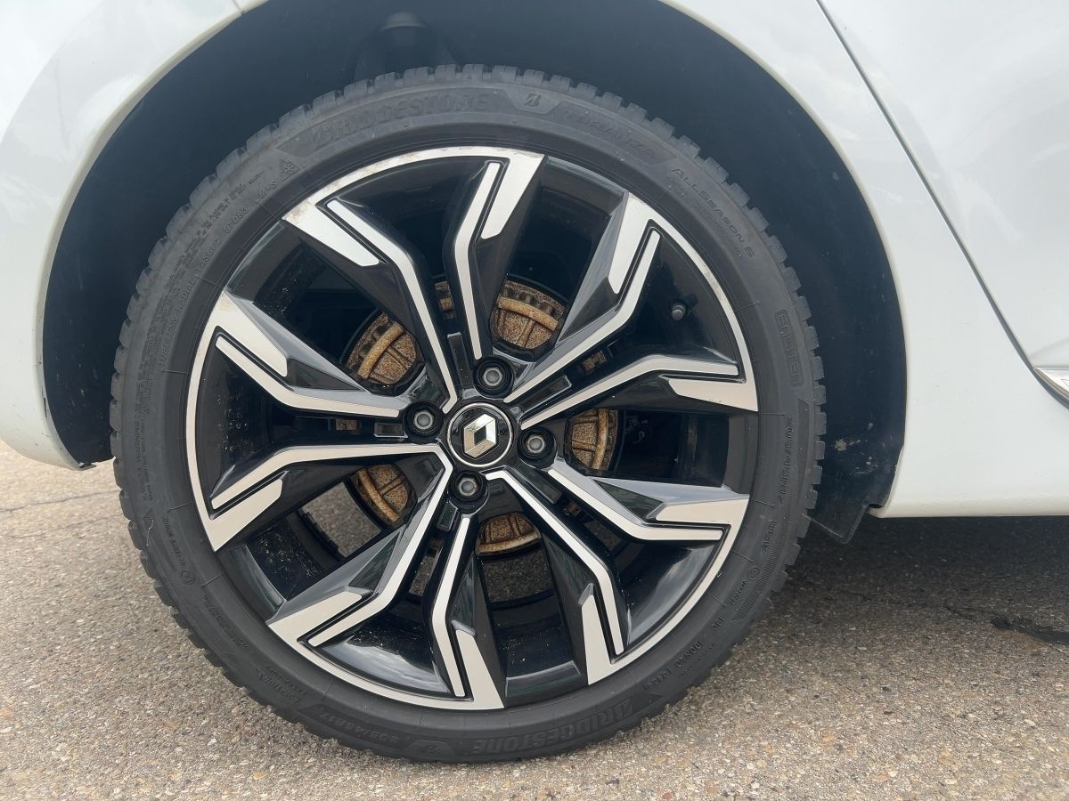 Fahrzeugabbildung Renault Clio TCe 140 Intens Navi Kamera SHZ - mit KI generiert/bearbeitet