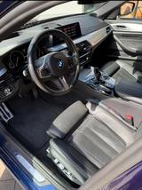 BMW M550d xDrive Touring - blaue BMW M550