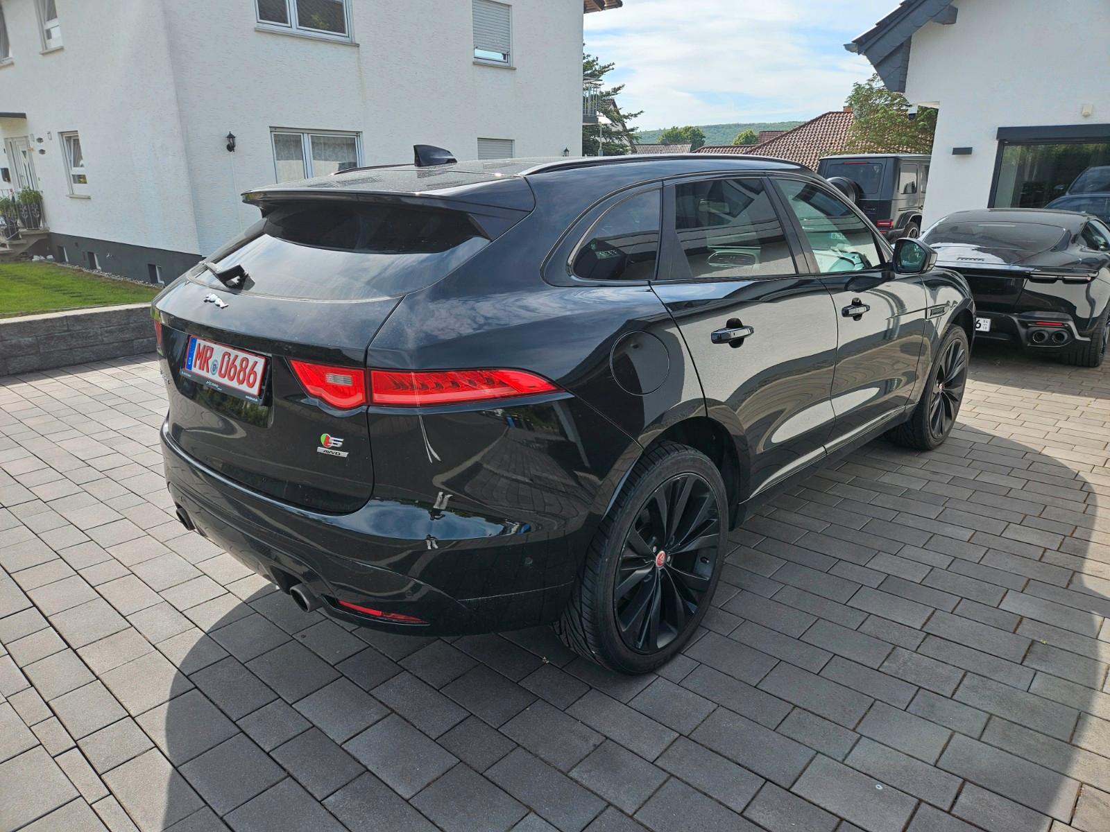 Jaguar F-Pace S AWD Black Pack S 22"/eAHK/Pano/Kamera