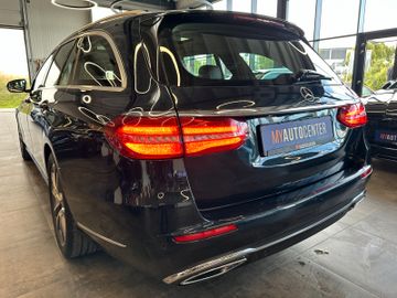 Mercedes-Benz E 350 *BURMESTER*KEYLES*PANO*AHK*ACC*StandHZ*