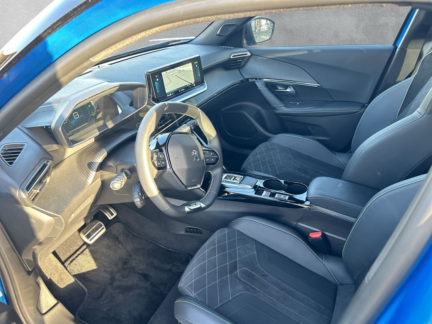 Fahrzeugabbildung Peugeot 2008 e- GT Pack *Rückfahrkamera* *Sitzheizung* *