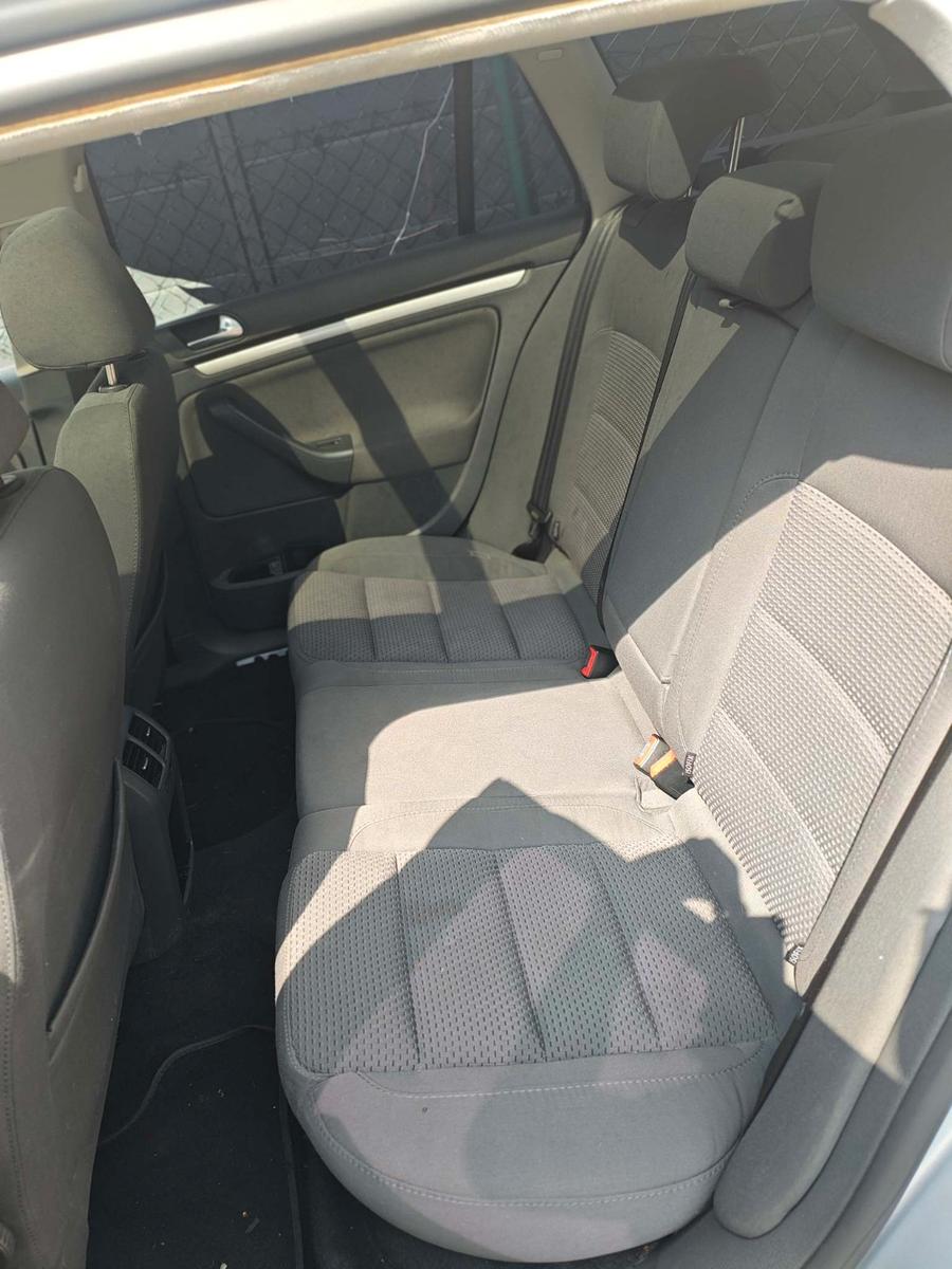 Volkswagen Golf 2007 — interior