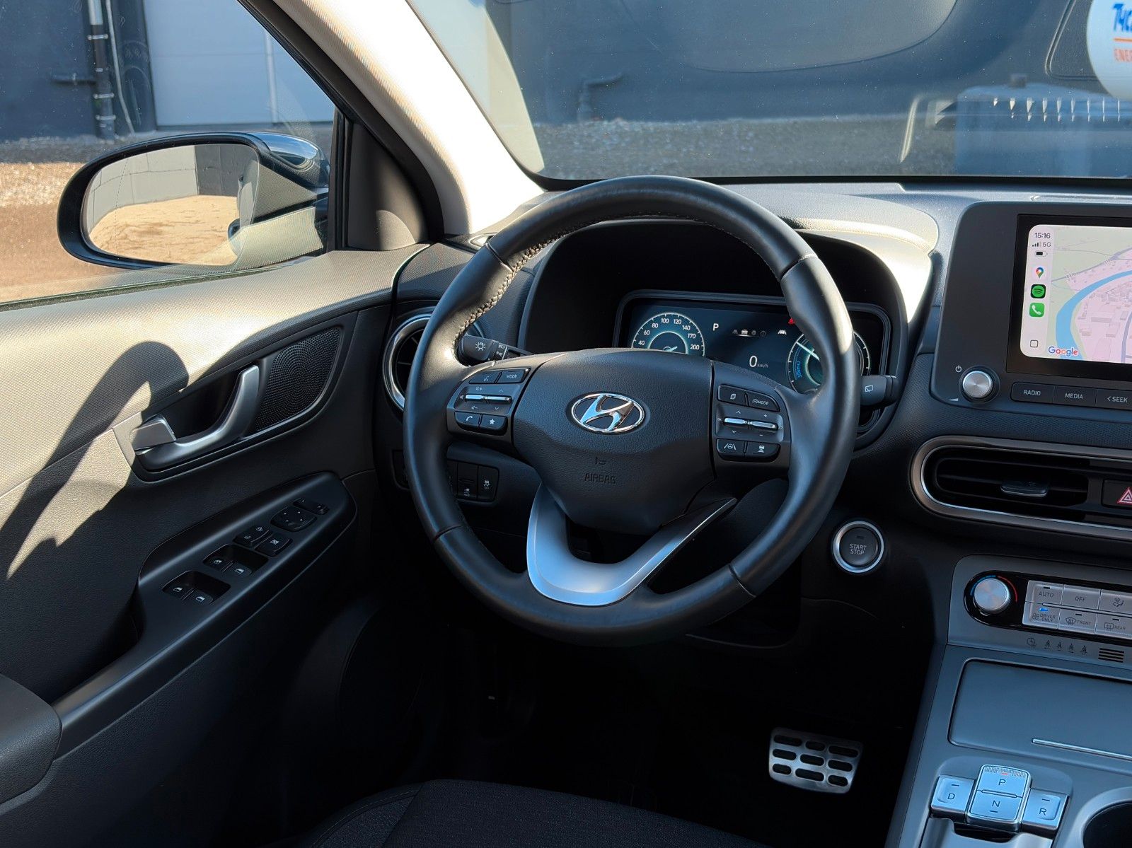 Fahrzeugabbildung Hyundai KONA Elektro SHZ LHZ ACC LKA PDC CAM LFA CarPlay