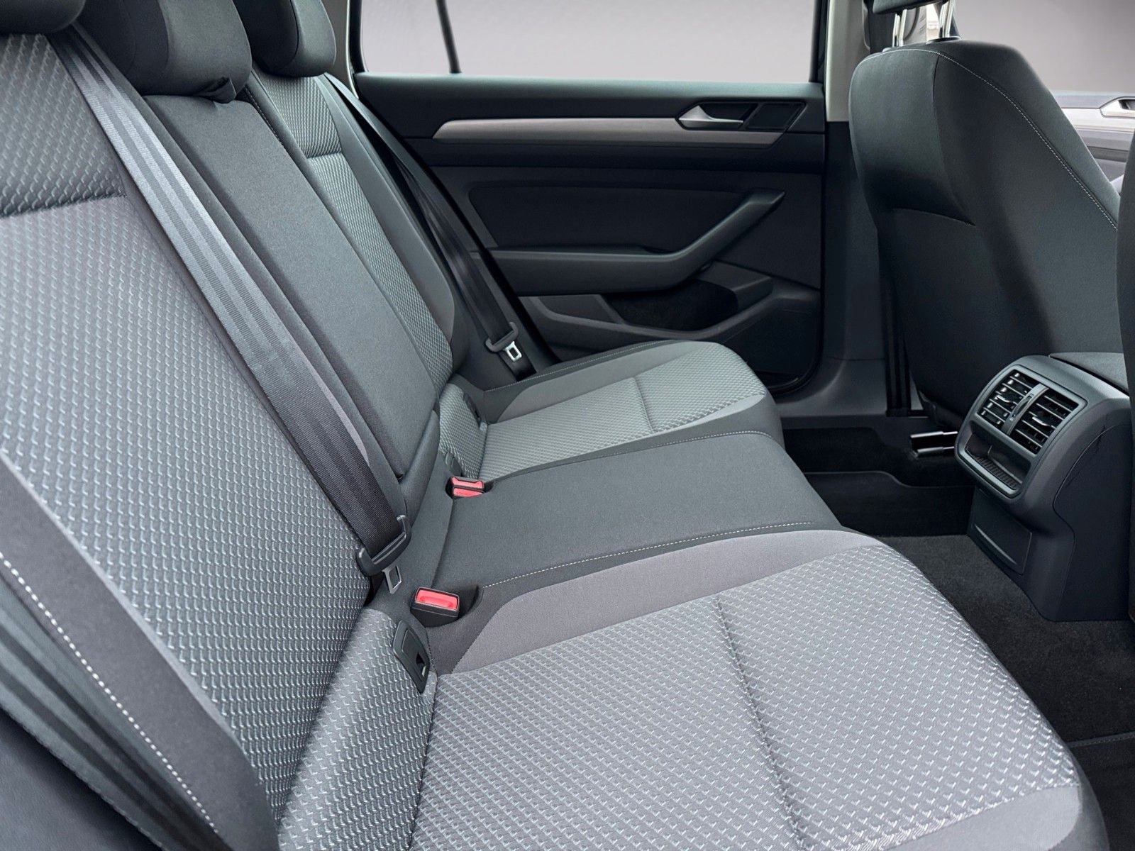 Fahrzeugabbildung Volkswagen Passat Variant Conceptline