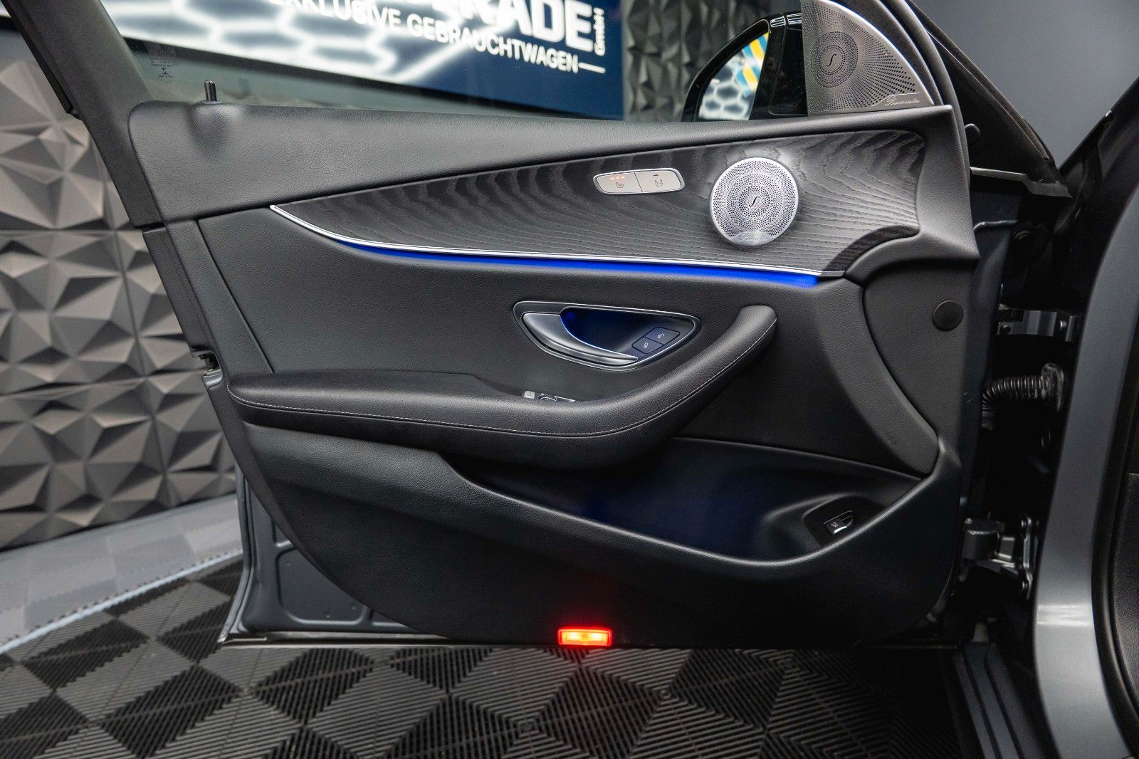 Fahrzeugabbildung Mercedes-Benz E 300de AMG Night-Paket Designo *Pano*ACC*LED*