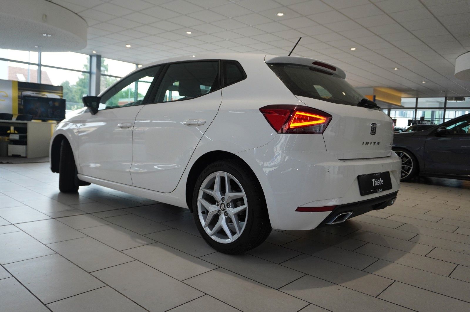 Fahrzeugabbildung SEAT Ibiza 1.0 TSI FR SPORT LED/NAVI/SHZ/PDC/TEMP/17"