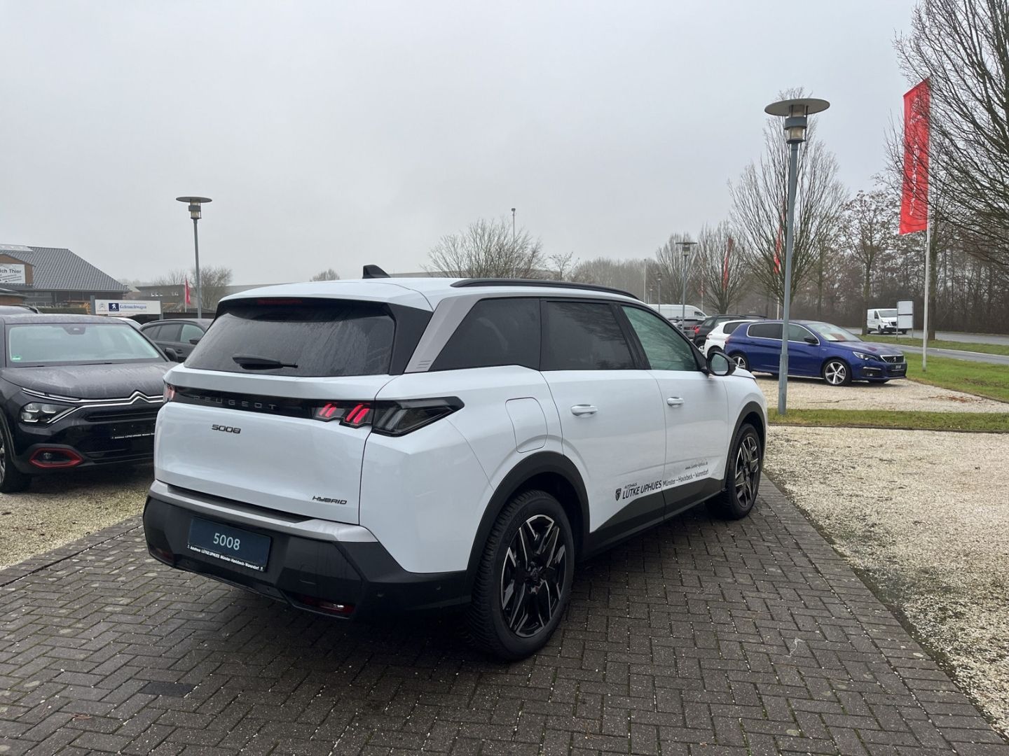 Fahrzeugabbildung Peugeot 5008 Hybrid 1.2 EU6e Neuer Allure HYBRID 136
