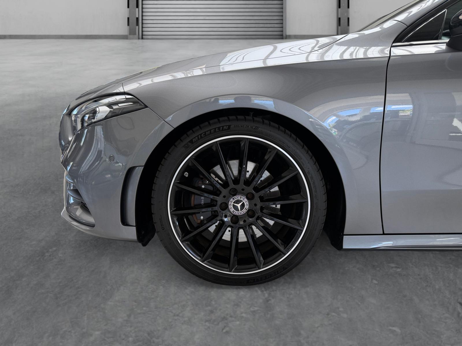Mercedes-Benz A 220 AMG DCT+MBUX+MULTIBEAM+AKTIVPARK+KAMERA+19