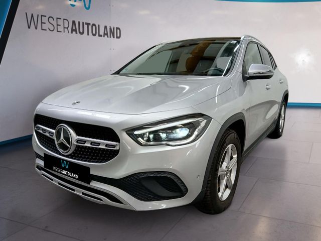 MERCEDES-BENZ GLA 200d Style MULTIBEAM PANO RFK 8-Fach Bereift