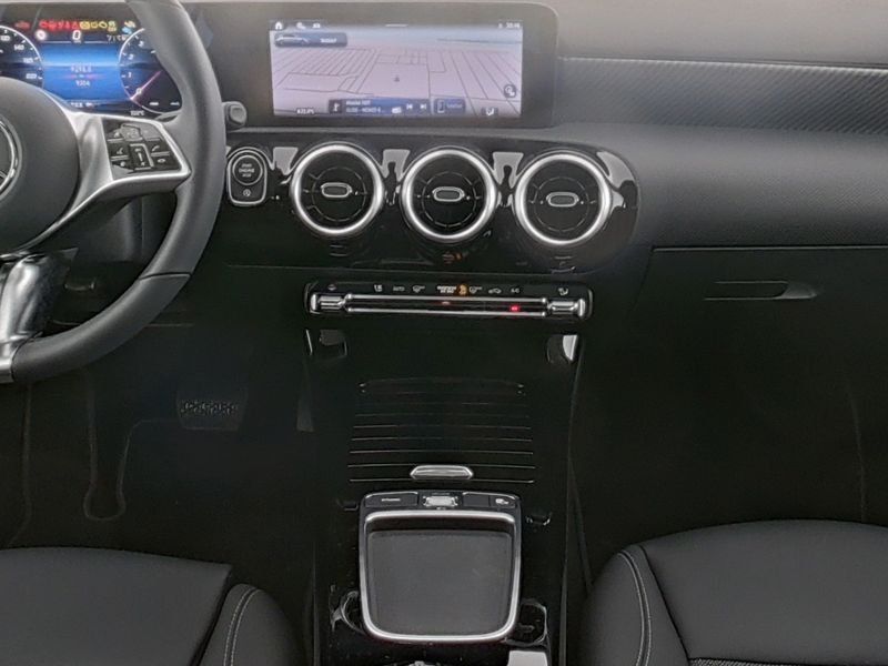 Fahrzeugabbildung Mercedes-Benz A 180 Progressive*KAMERA*LED*SPURHALTE*