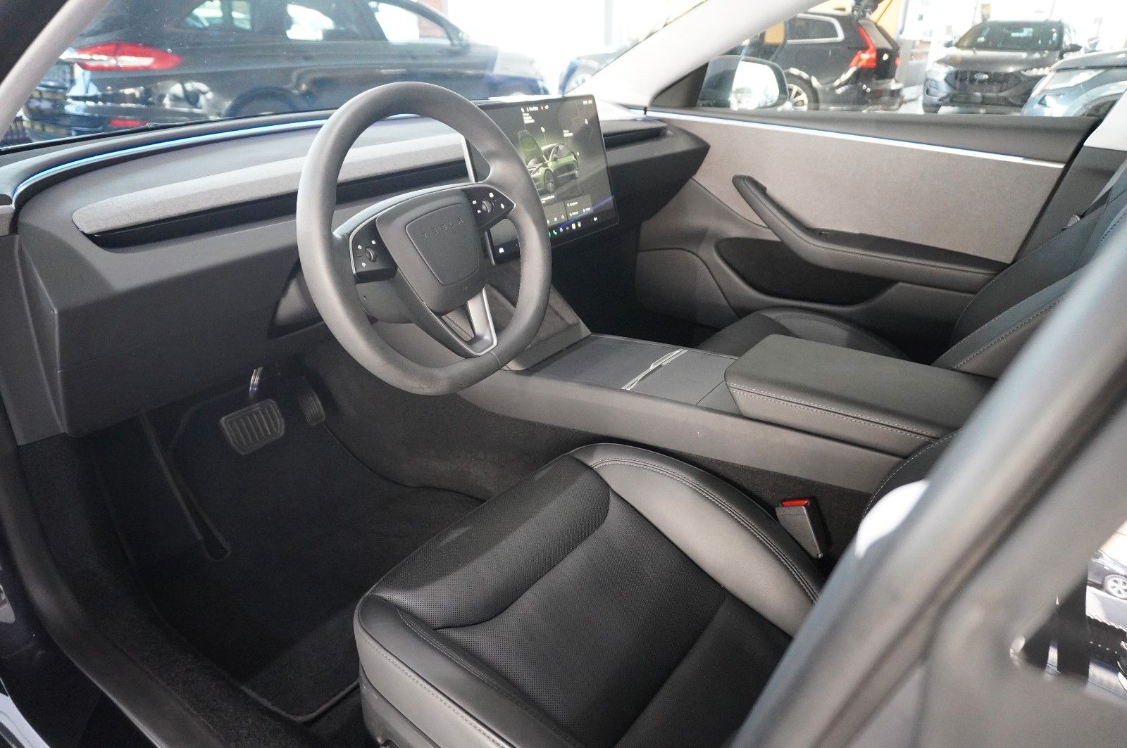 Fahrzeugabbildung Tesla Model 3 Standard Range RWD  NAVI/KAMERA/SH/PILOT