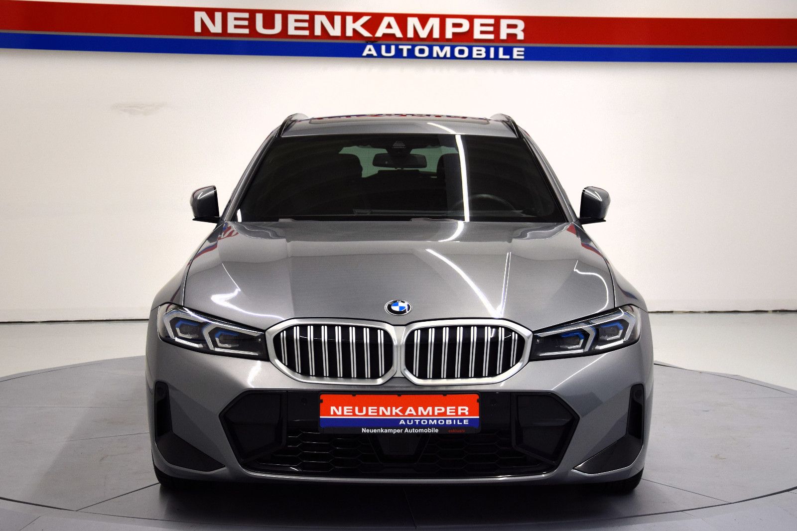 Fahrzeugabbildung BMW 320 d Touring M Sport Panorama HuD Memory ACC