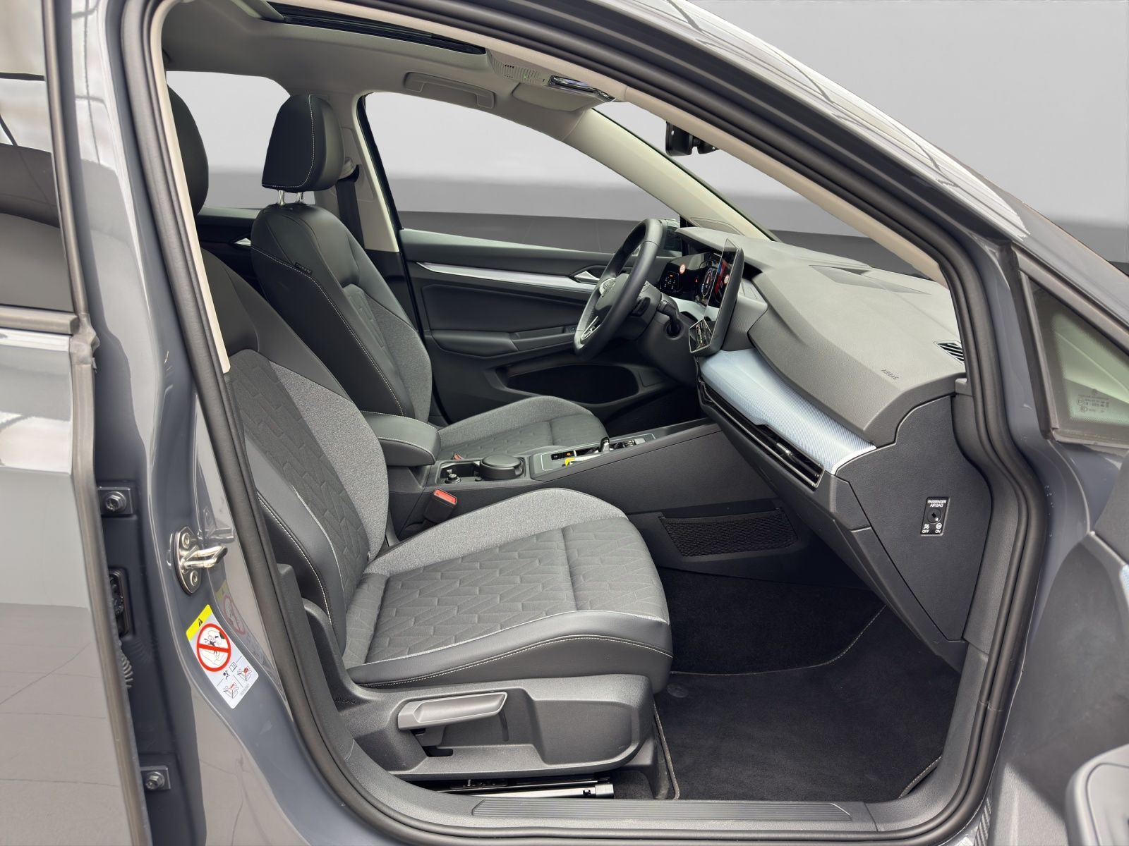 Volkswagen Golf 1.5 eTSI DSG GOAL PANO NAVI SITZH IQ.LIGHT foto 4
