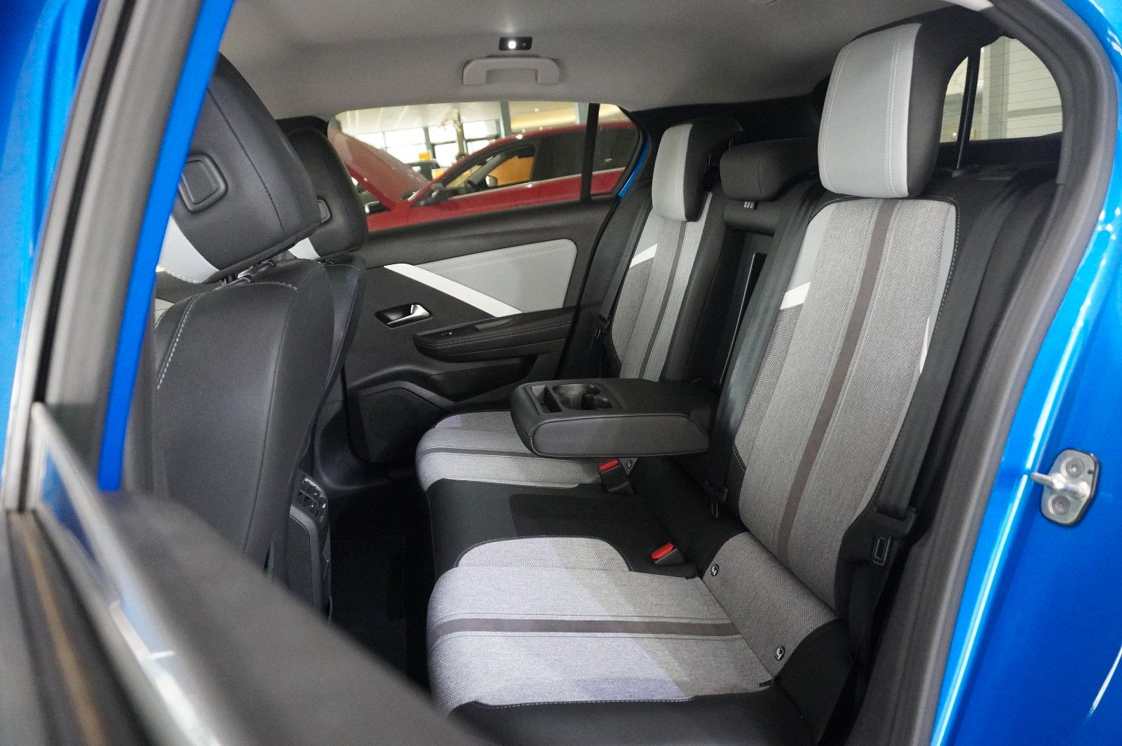 Fahrzeugabbildung Opel Astra L Lim. 1.6 HYBRID ELEGANCE NAVI/LED/SH/AHK