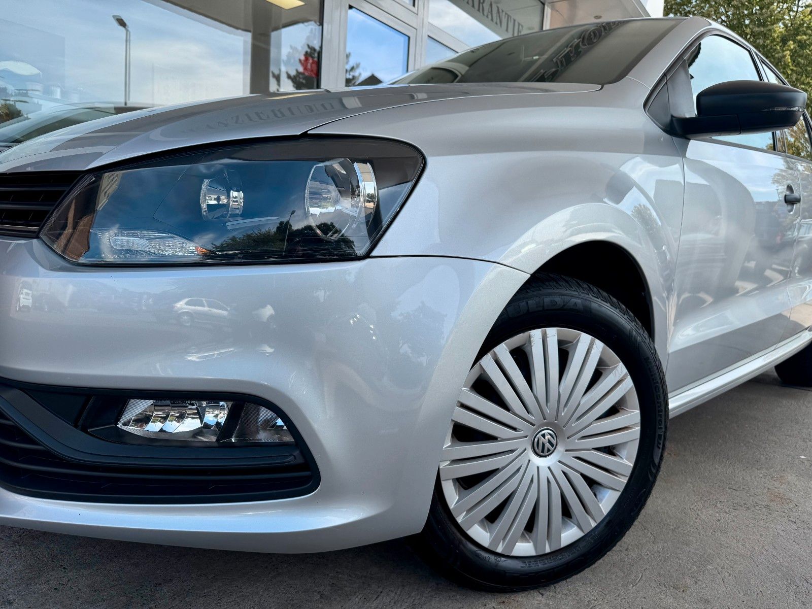 Fahrzeugabbildung Volkswagen Polo V Trendline Klima/Allwetter/erst 54 Tkm