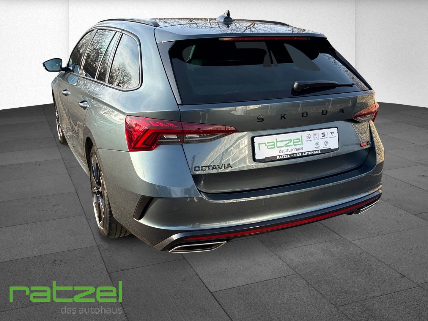 Fahrzeugabbildung SKODA Octavia 4x4 Combi RS TDI 2.0 HUD Navi Digitales