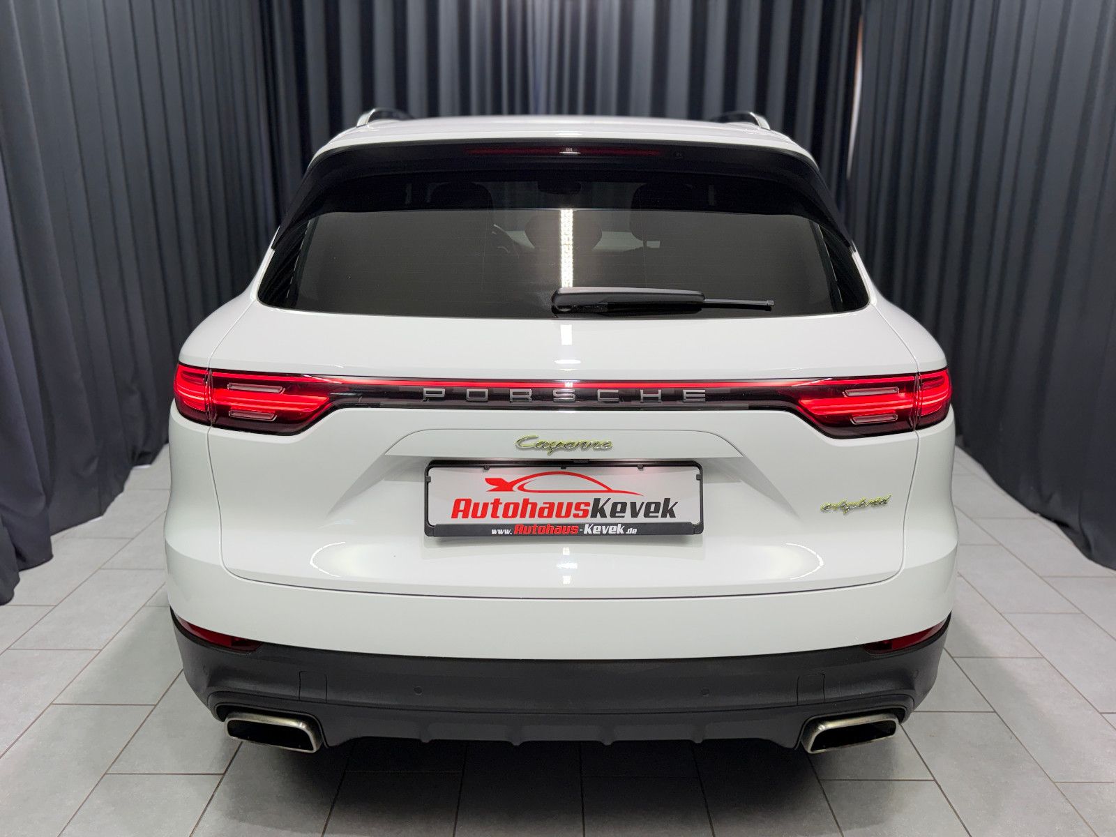Fahrzeugabbildung Porsche Cayenne E-Hybrid|PANORAMA|SPORT-CHRONO|ACC