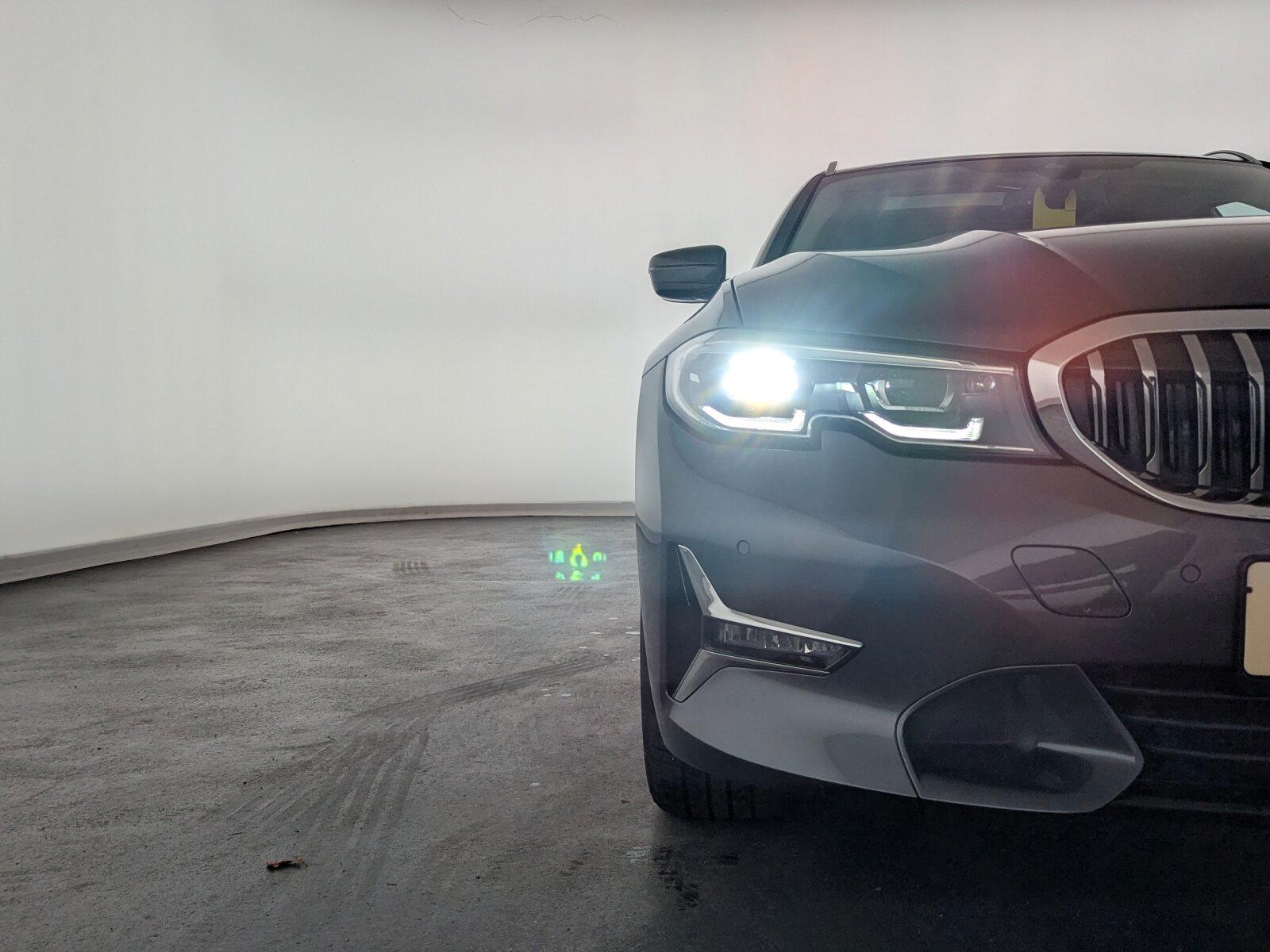 BMW 330 i xDrive Luxury Line LED+NAVI+PANO+LEDER+AHK