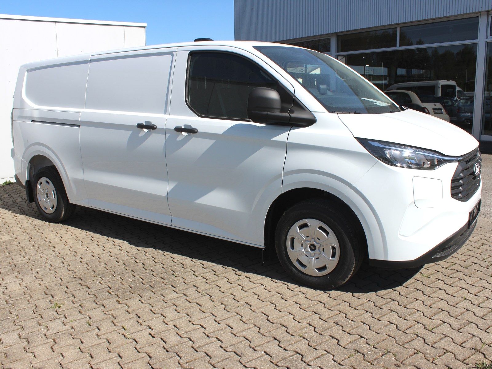 Fahrzeugabbildung Ford Transit Custom 320 L2 Trend FWD Plug-in Hybrid