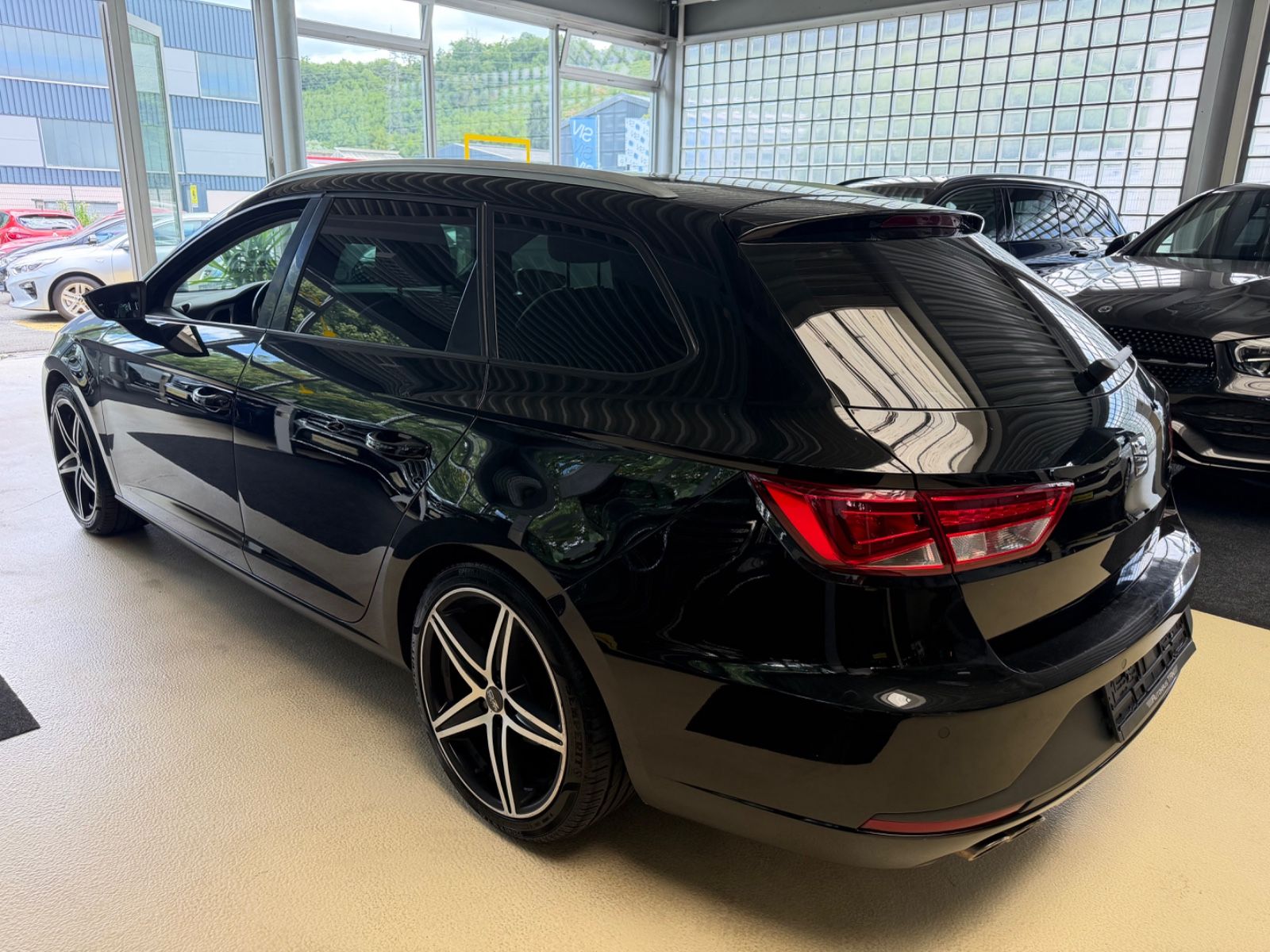 Fahrzeugabbildung SEAT Leon ST FR 2.0 TDI DSG 184PS * LED *