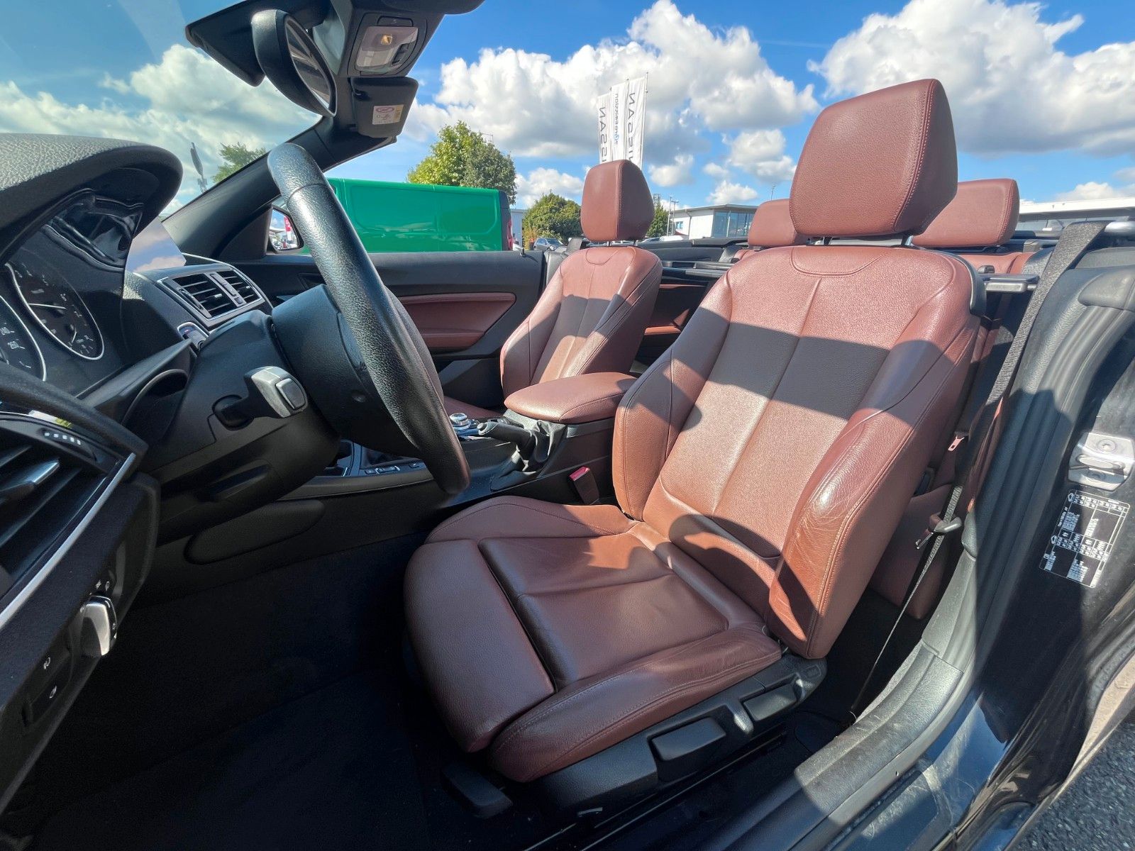 Fahrzeugabbildung BMW 220i Cabrio Sportline