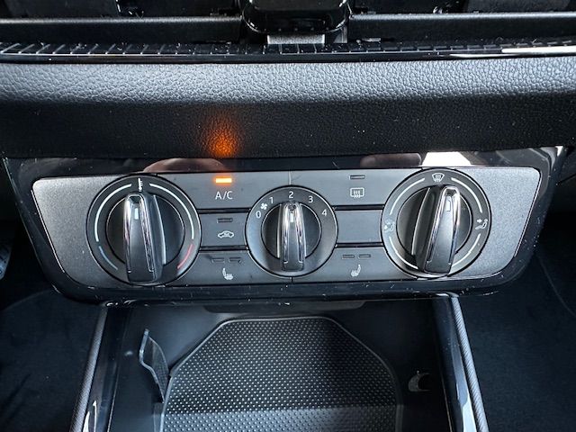 Fabia Essence PDC;CARPLAY;FSE;LED