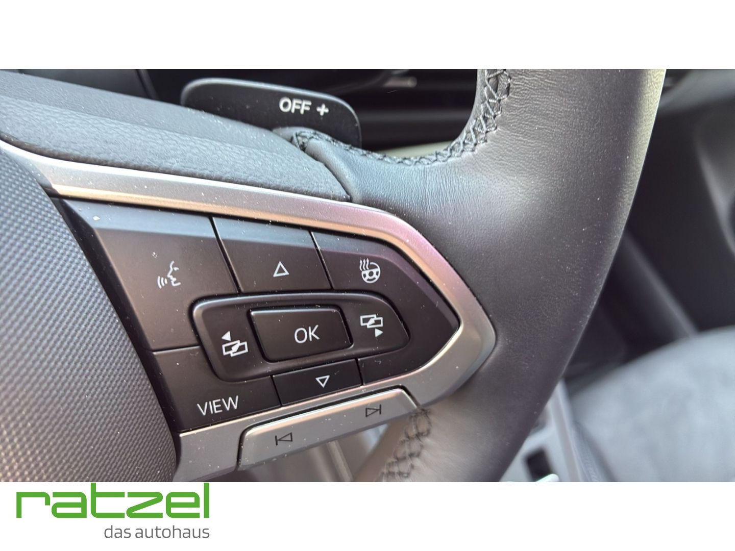Fahrzeugabbildung Volkswagen T-Roc Style 1.5l eTSI DSG AHK+NAVI+IQ-Light