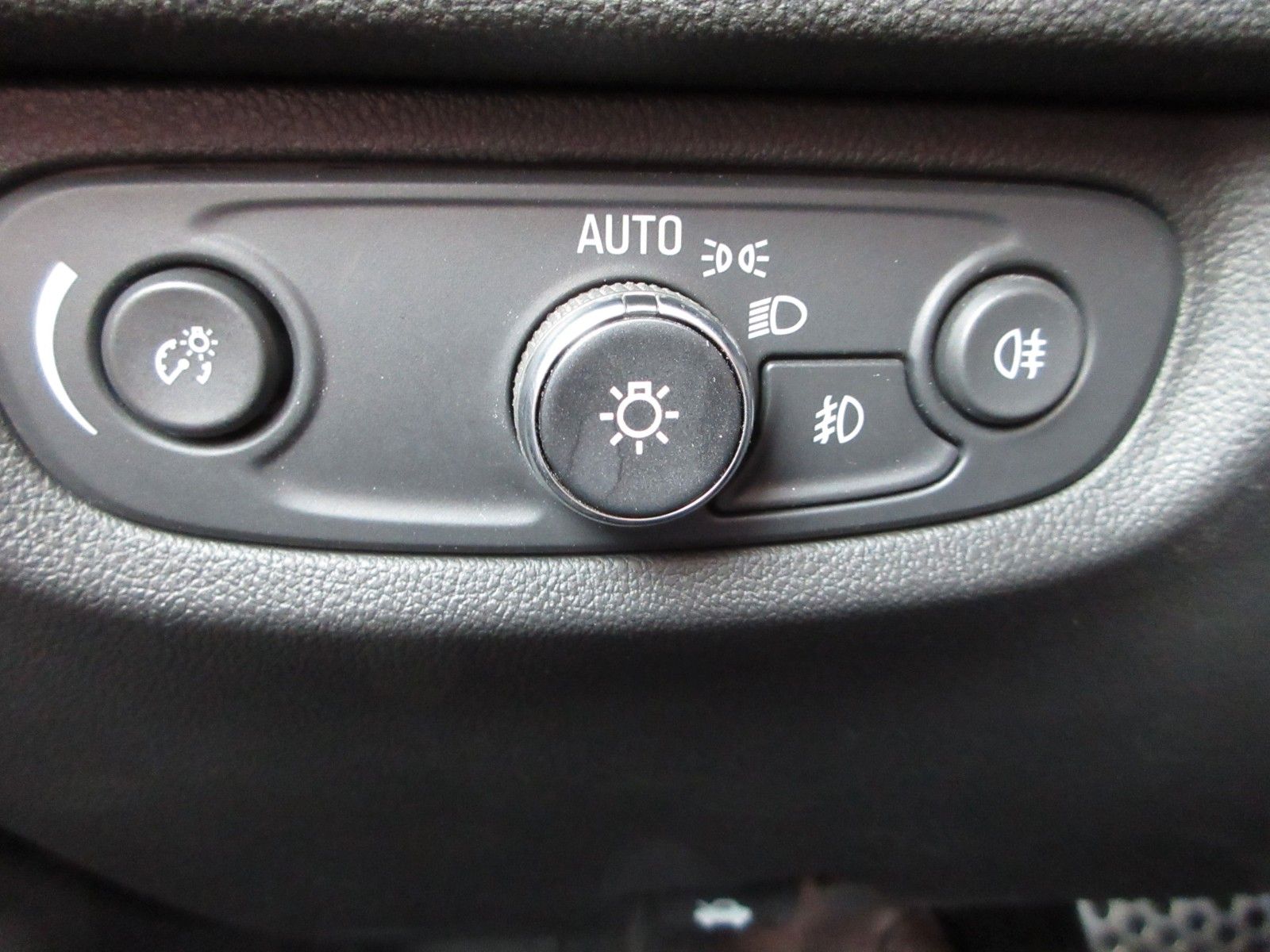 Fahrzeugabbildung Opel Insignia B ST Innovation 4x4 LEDER/4xSHZ/LHZ/AHK