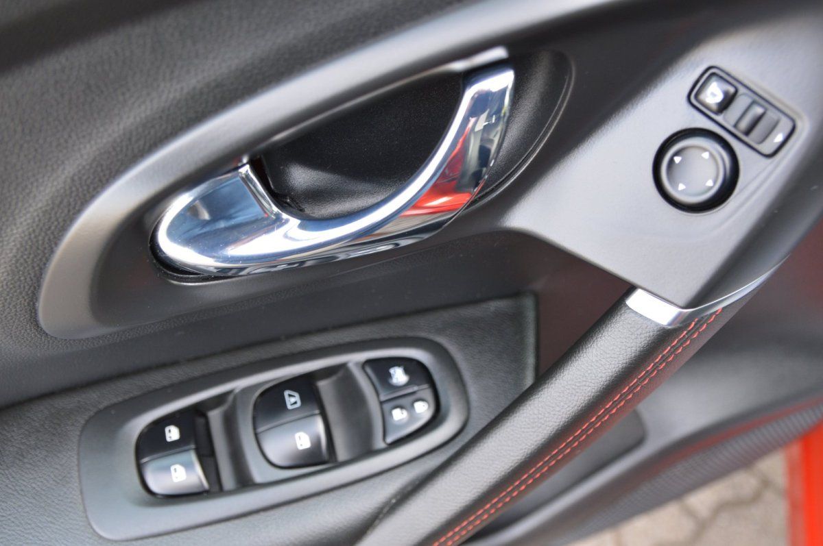 Fahrzeugabbildung Renault Kadjar   TCe 130 AHK Leder LED Kamera