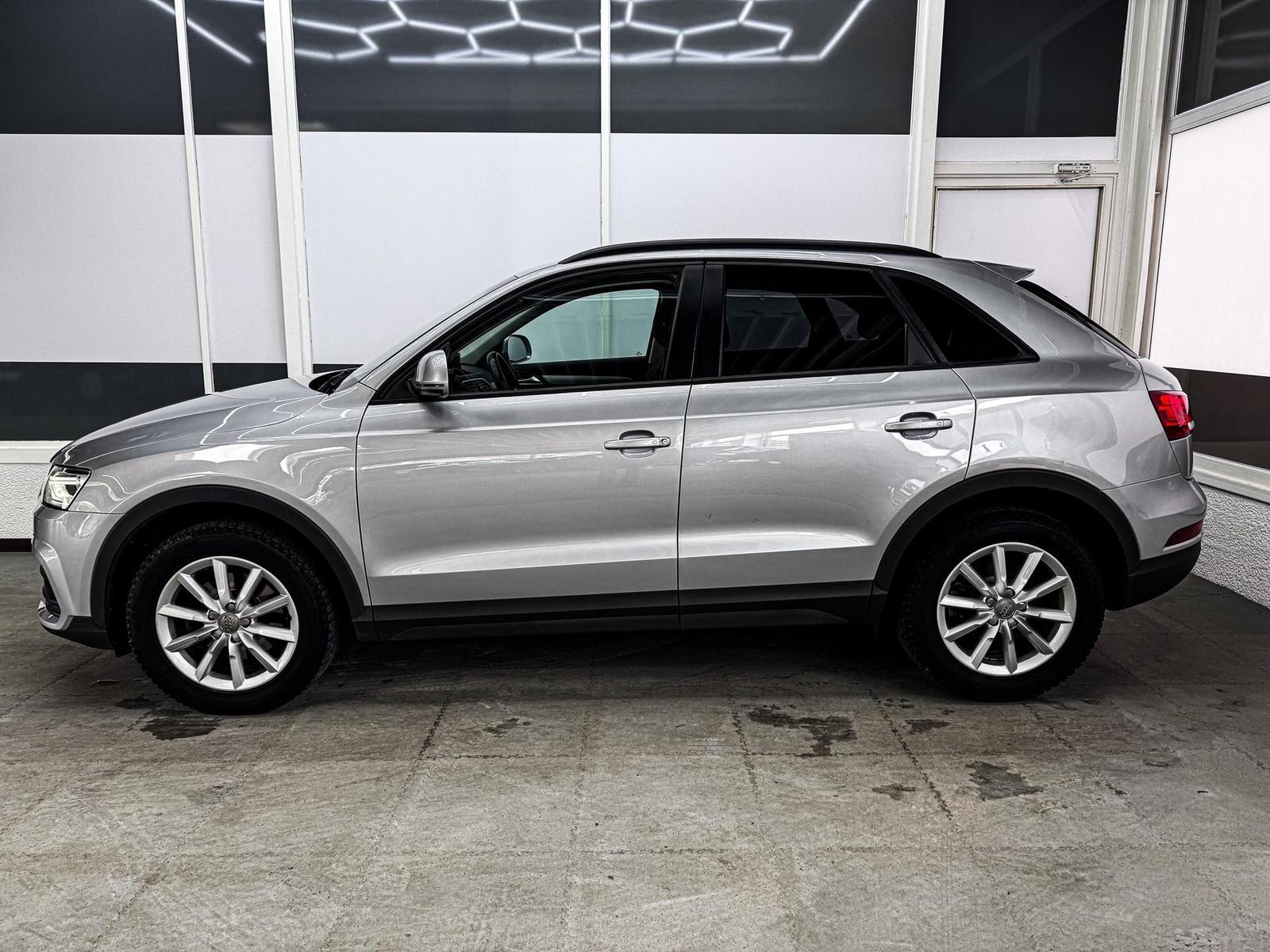 Audi Q3 BASIS 1.4TFSI AHK XENON TEMPOMAT SHZ PDC 1...