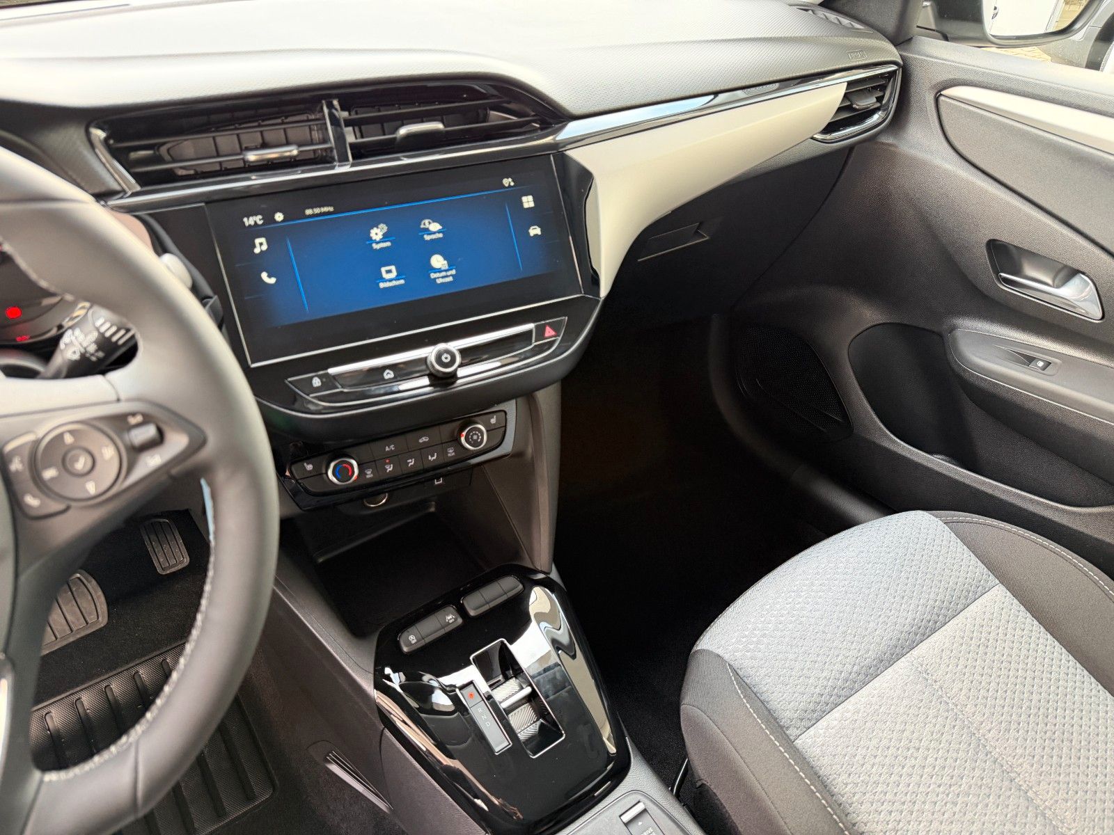 Fahrzeugabbildung Opel Corsa F Edition 110PS Hybrid Automatik/LED!