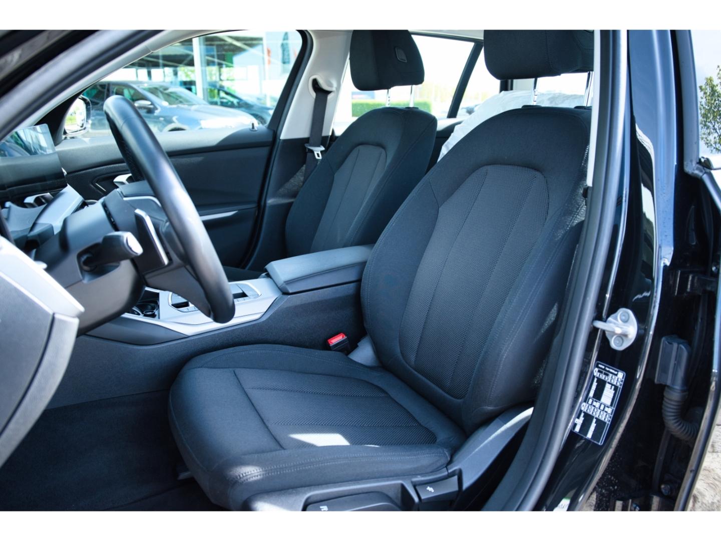 BMW 318 d Touring Navi LED SHz Apple CP BMW Live